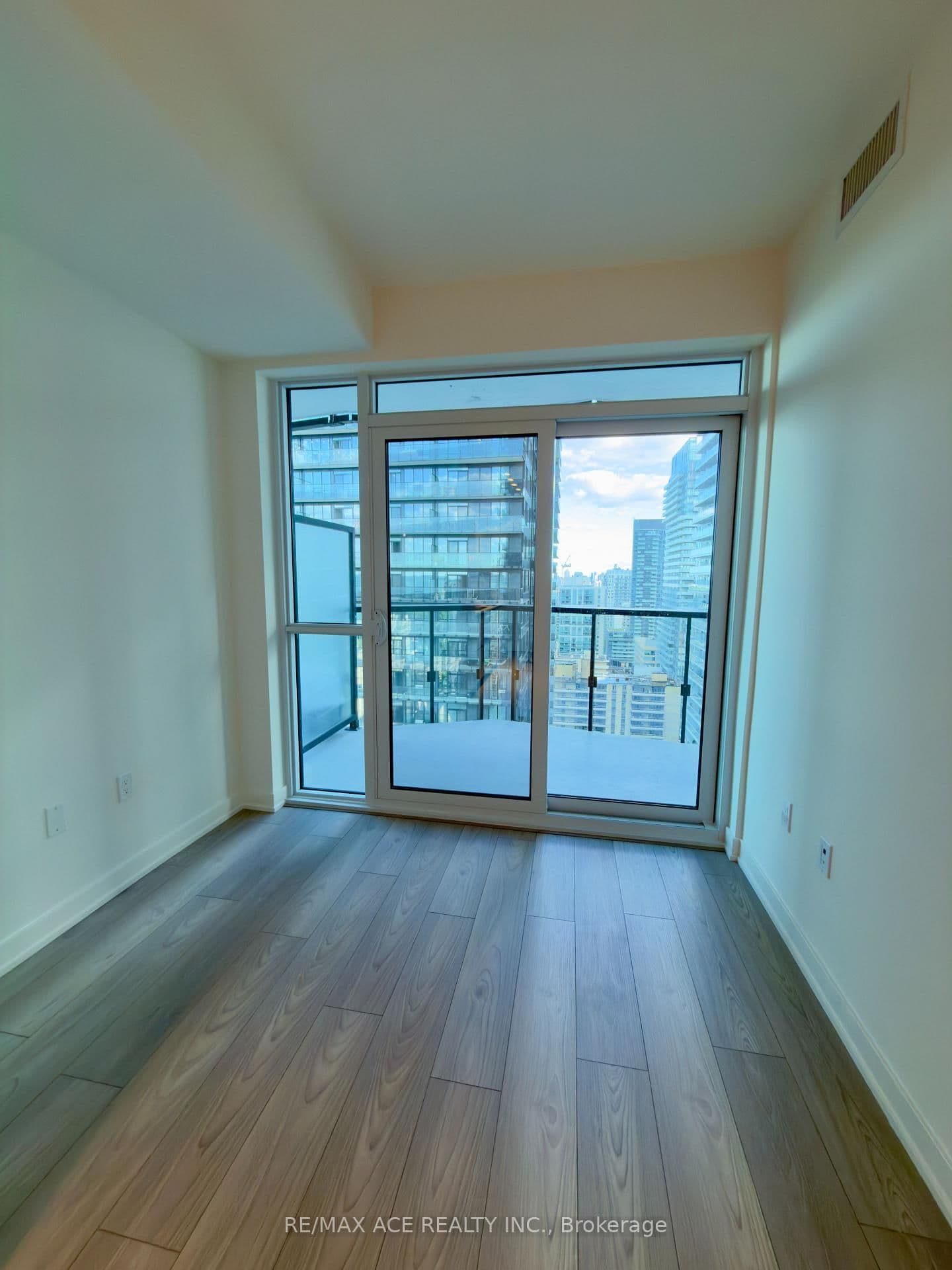 110 Broadway Avenue, Unit 2213 thumbnail 9