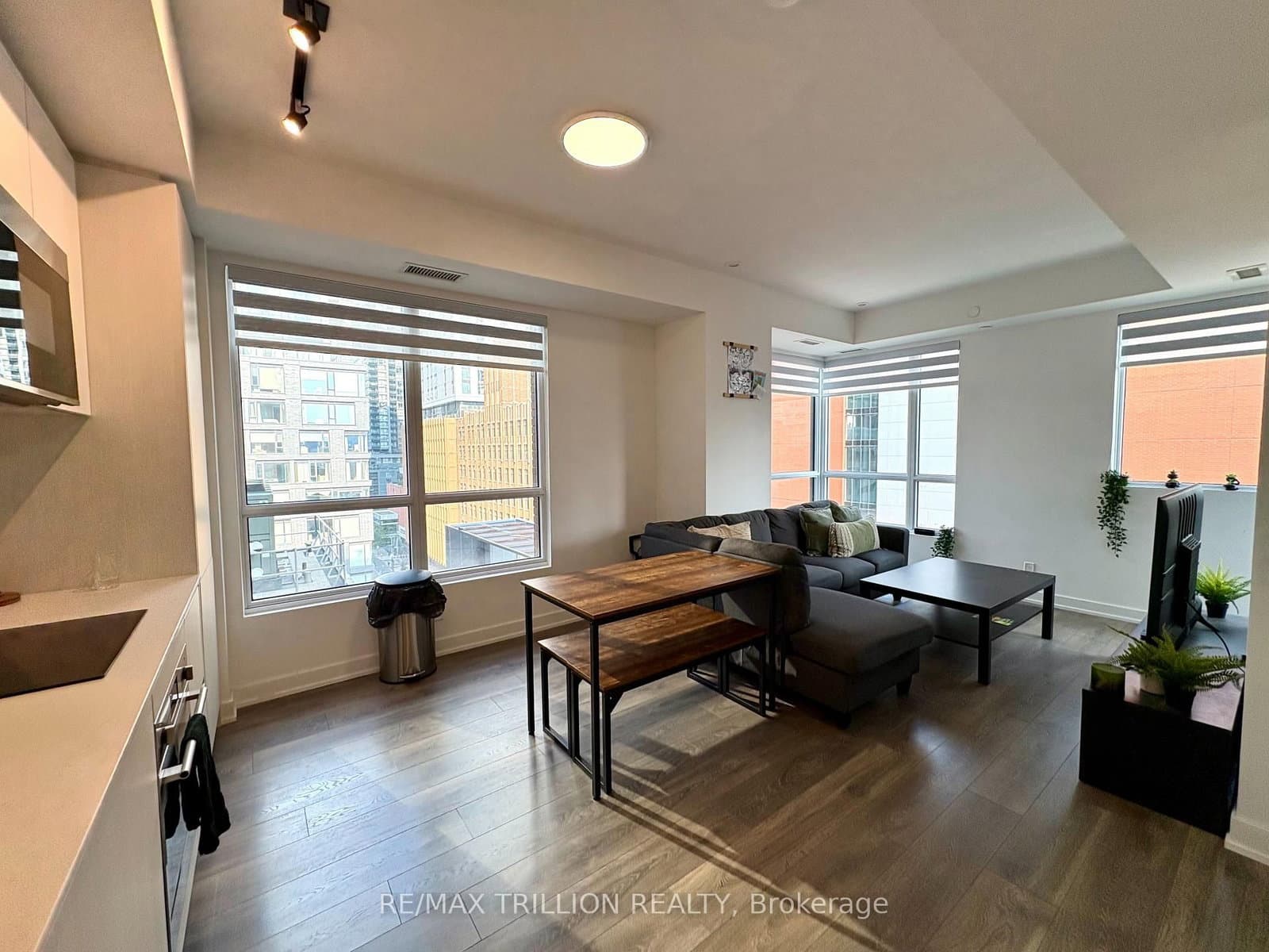 108 Peter Street, Unit 1016 thumbnail 3