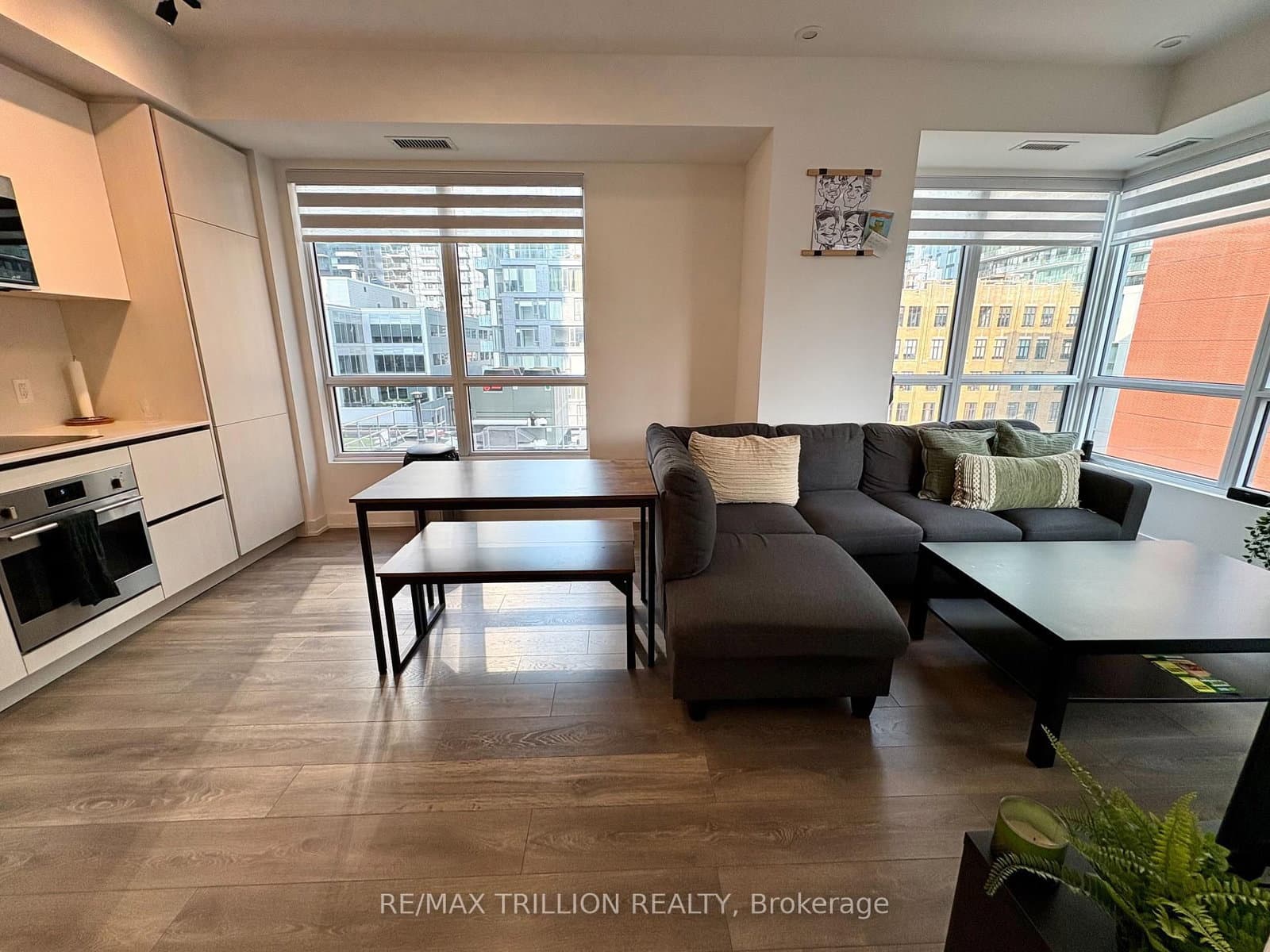 108 Peter Street, Unit 1016 thumbnail 4
