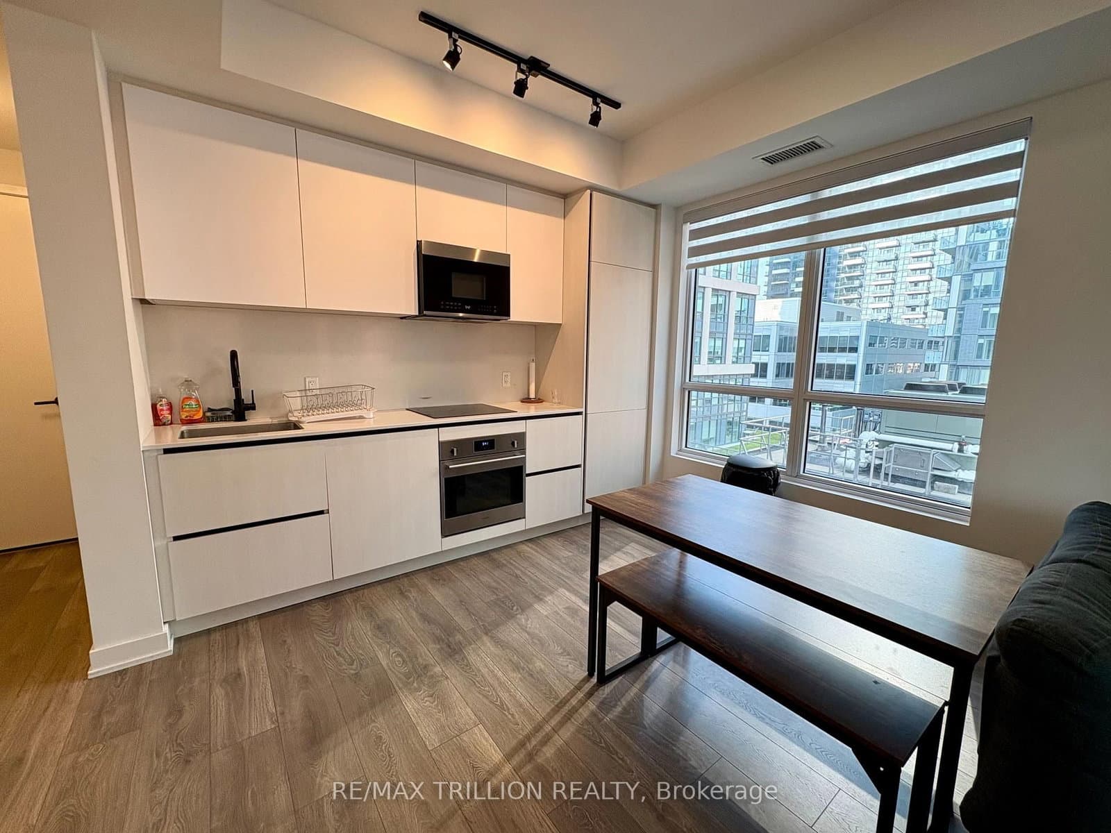 108 Peter Street, Unit 1016 thumbnail 6