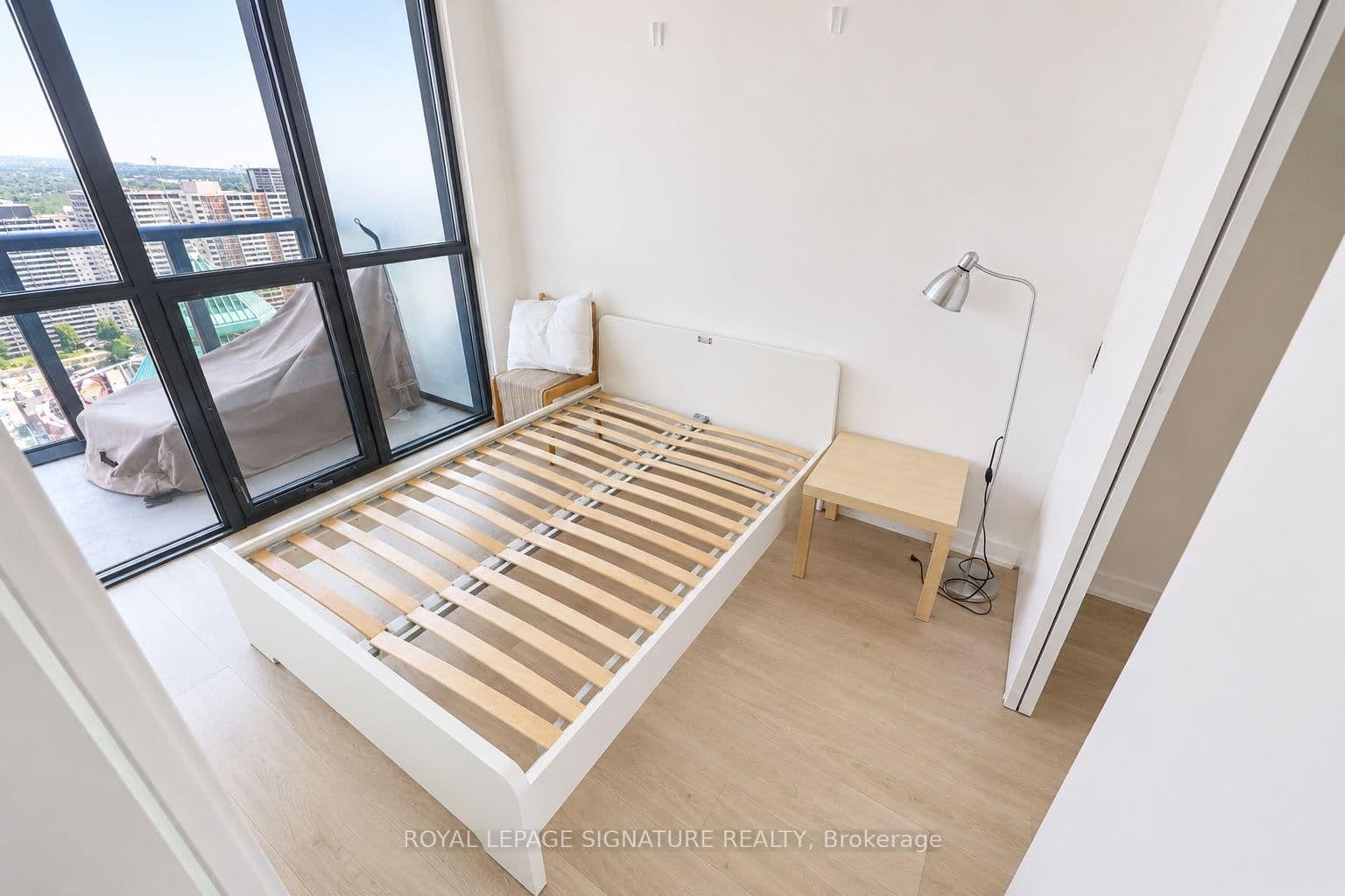 110 Charles Street E thumbnail 10