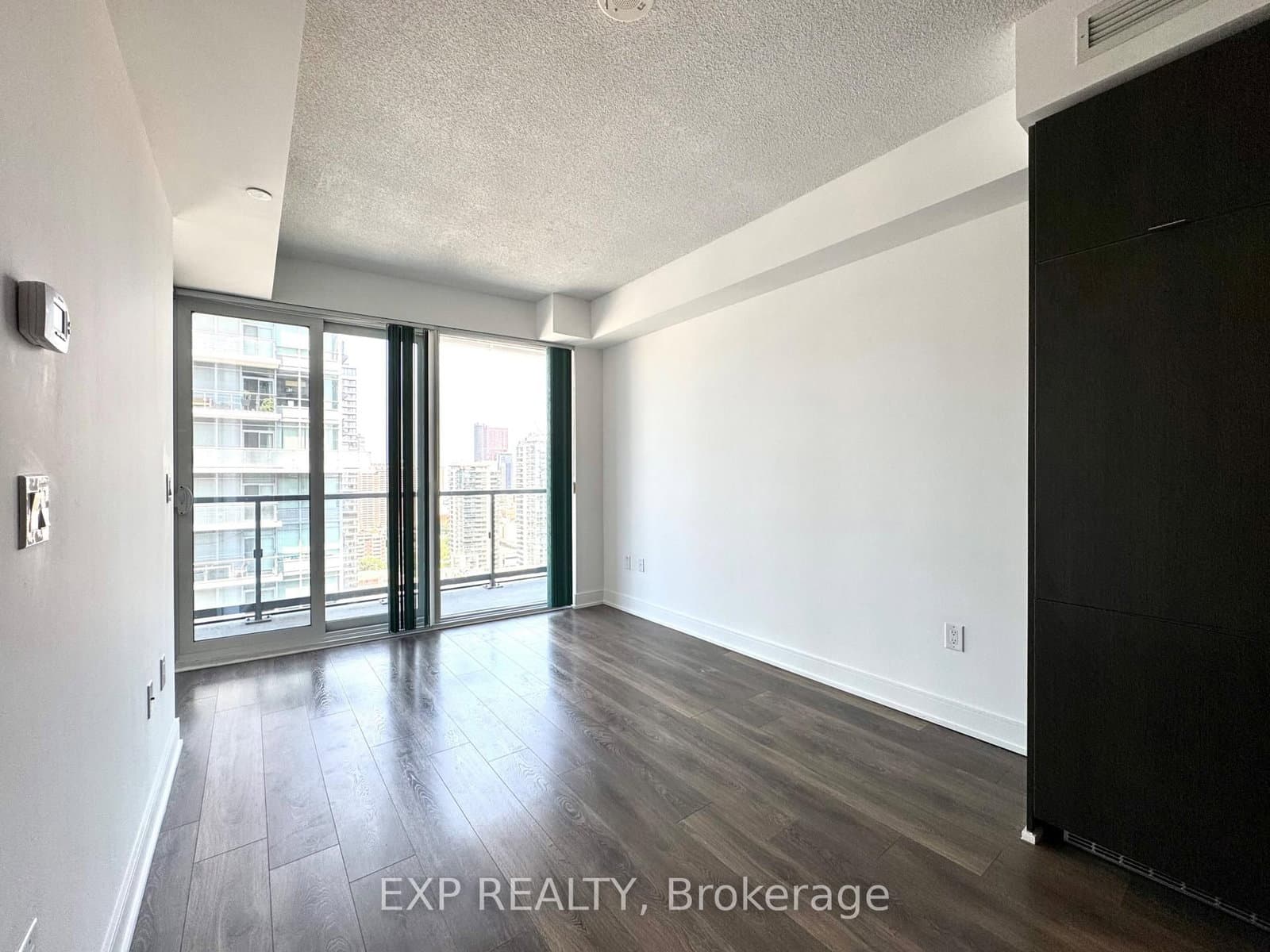 89 McGill Street, Unit 2704 thumbnail 2