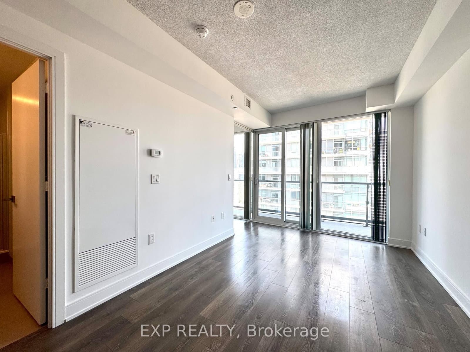89 McGill Street, Unit 2704 thumbnail 3