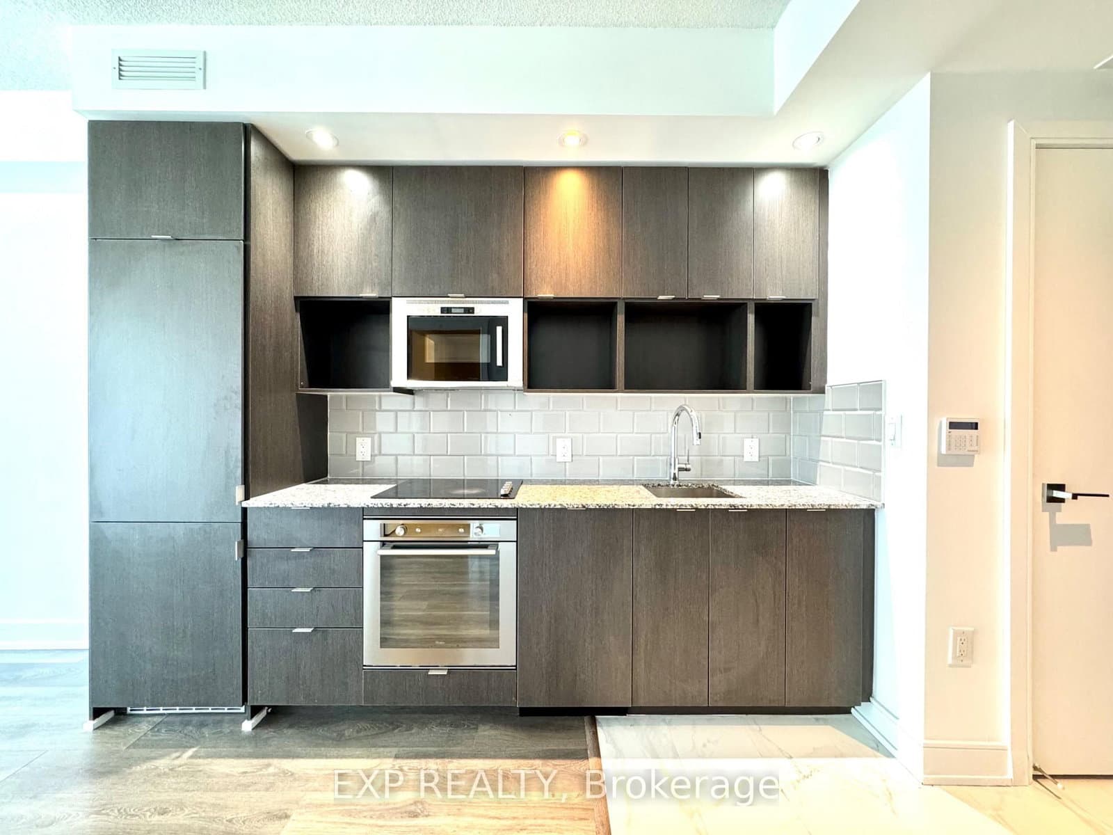 89 McGill Street, Unit 2704 thumbnail 4