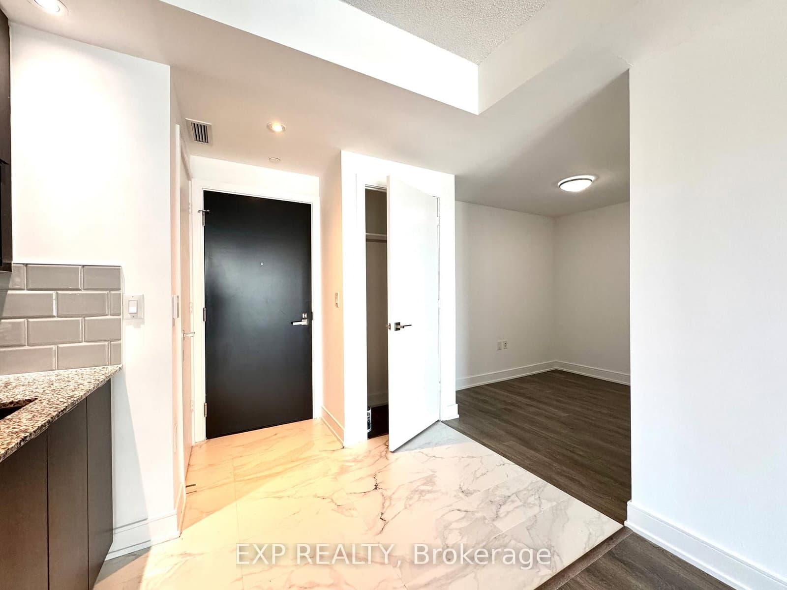 89 McGill Street, Unit 2704 thumbnail 8