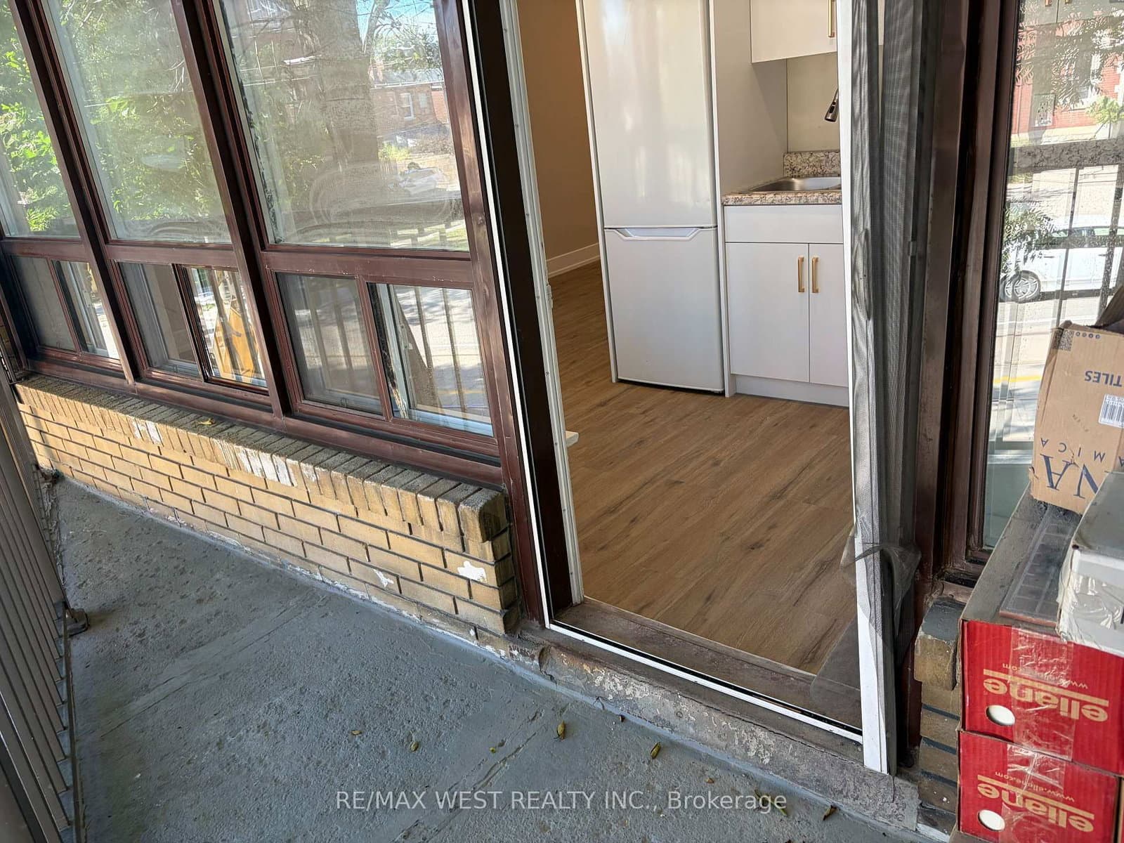1697 Dundas Street W, Unit Apt 1 thumbnail 14