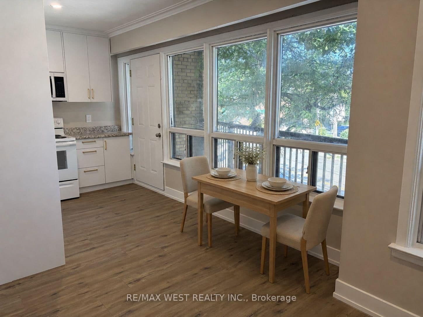 1697 Dundas Street W, Unit Apt 1 thumbnail 15