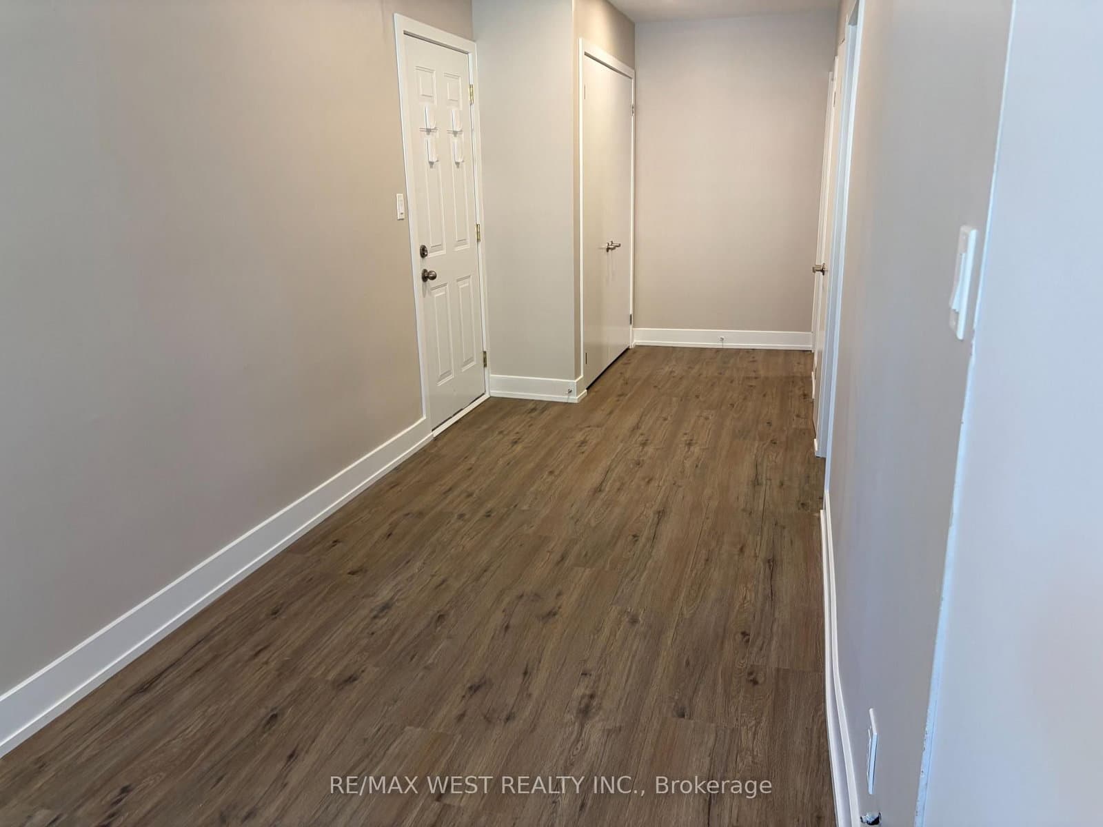 1697 Dundas Street W, Unit Apt 1 thumbnail 20