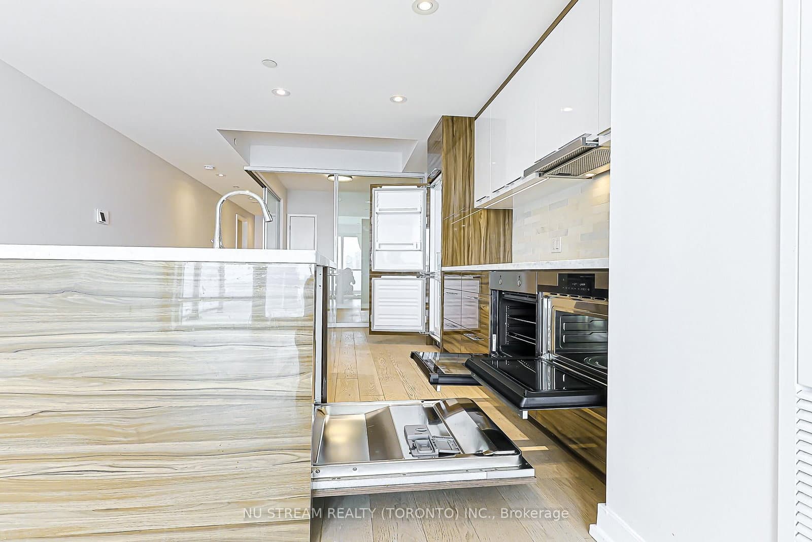 488 University Avenue, Unit 4608 thumbnail 20