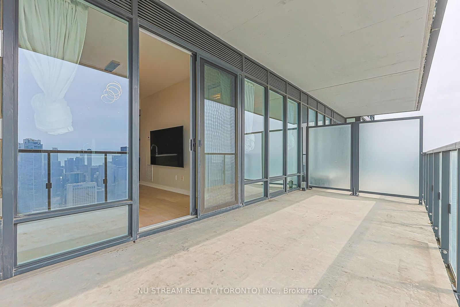 488 University Avenue, Unit 4608 thumbnail 25