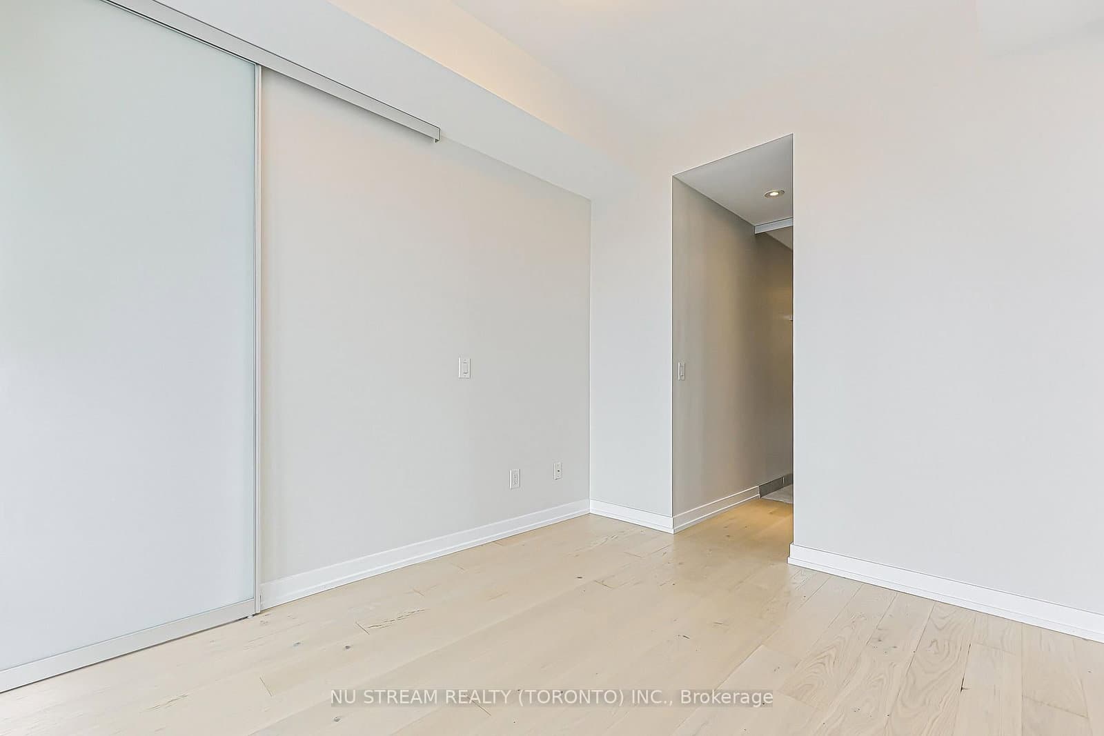 488 University Avenue, Unit 4608 thumbnail 32