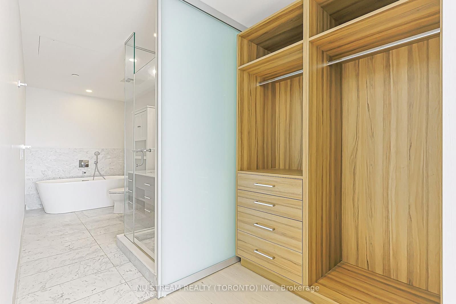 488 University Avenue, Unit 4608 thumbnail 33