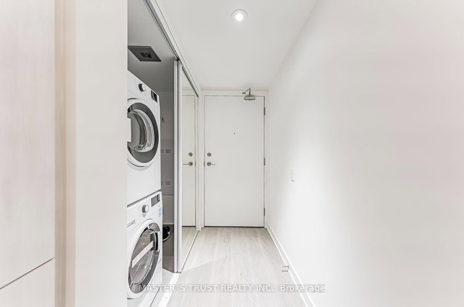 8 Wellesley Street W, Unit 701 thumbnail 5