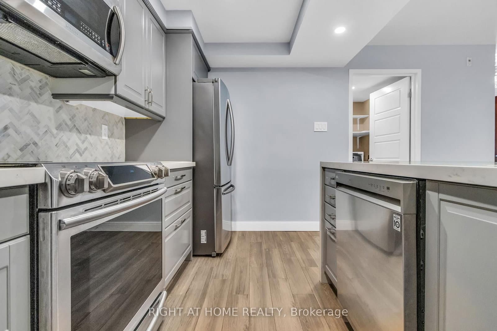 356 Mcrae Drive, Unit 406 thumbnail 2