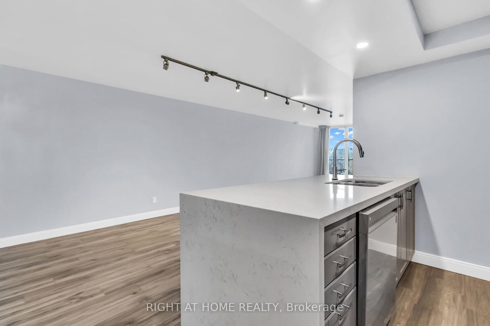 356 Mcrae Drive, Unit 406 thumbnail 4