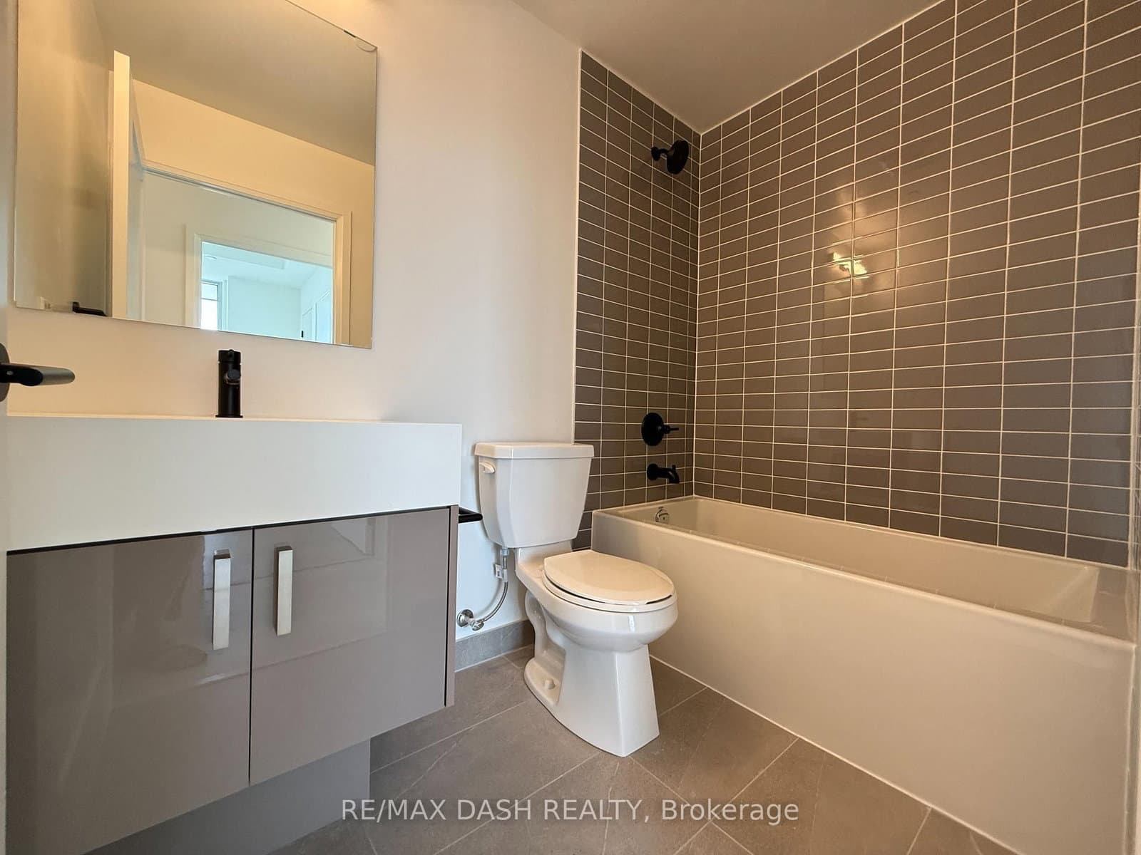 280 Dundas Street W, Unit 1810 thumbnail 11
