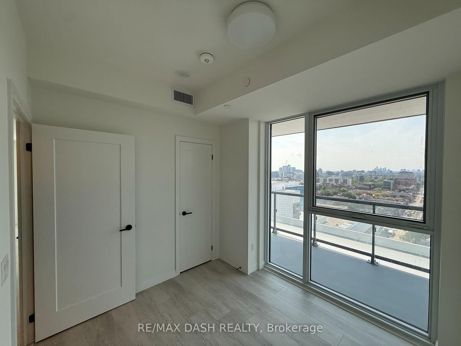 280 Dundas Street W, Unit 1810 thumbnail 13