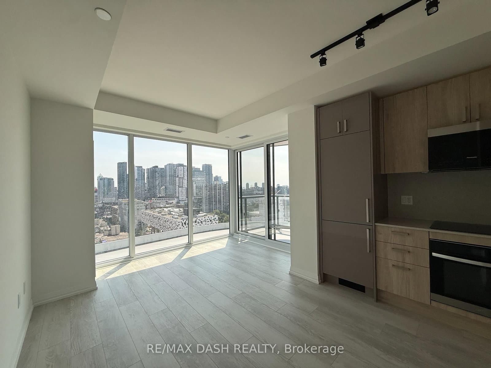 280 Dundas Street W, Unit 1810 thumbnail 15