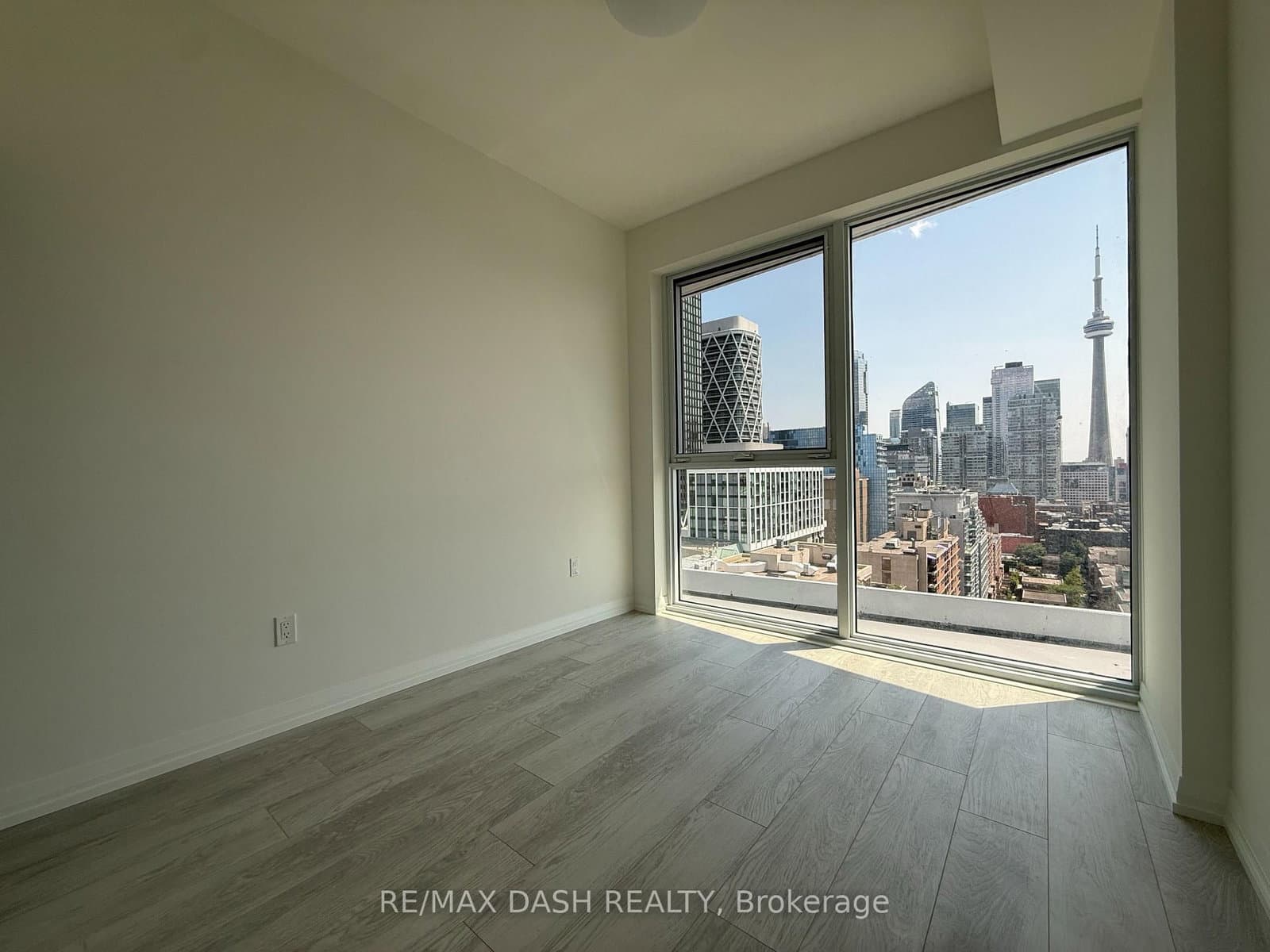 280 Dundas Street W, Unit 1810 thumbnail 17