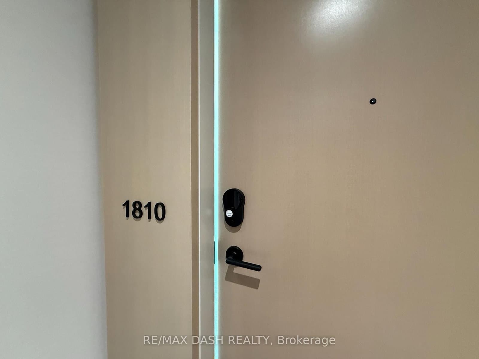 280 Dundas Street W, Unit 1810 thumbnail 3