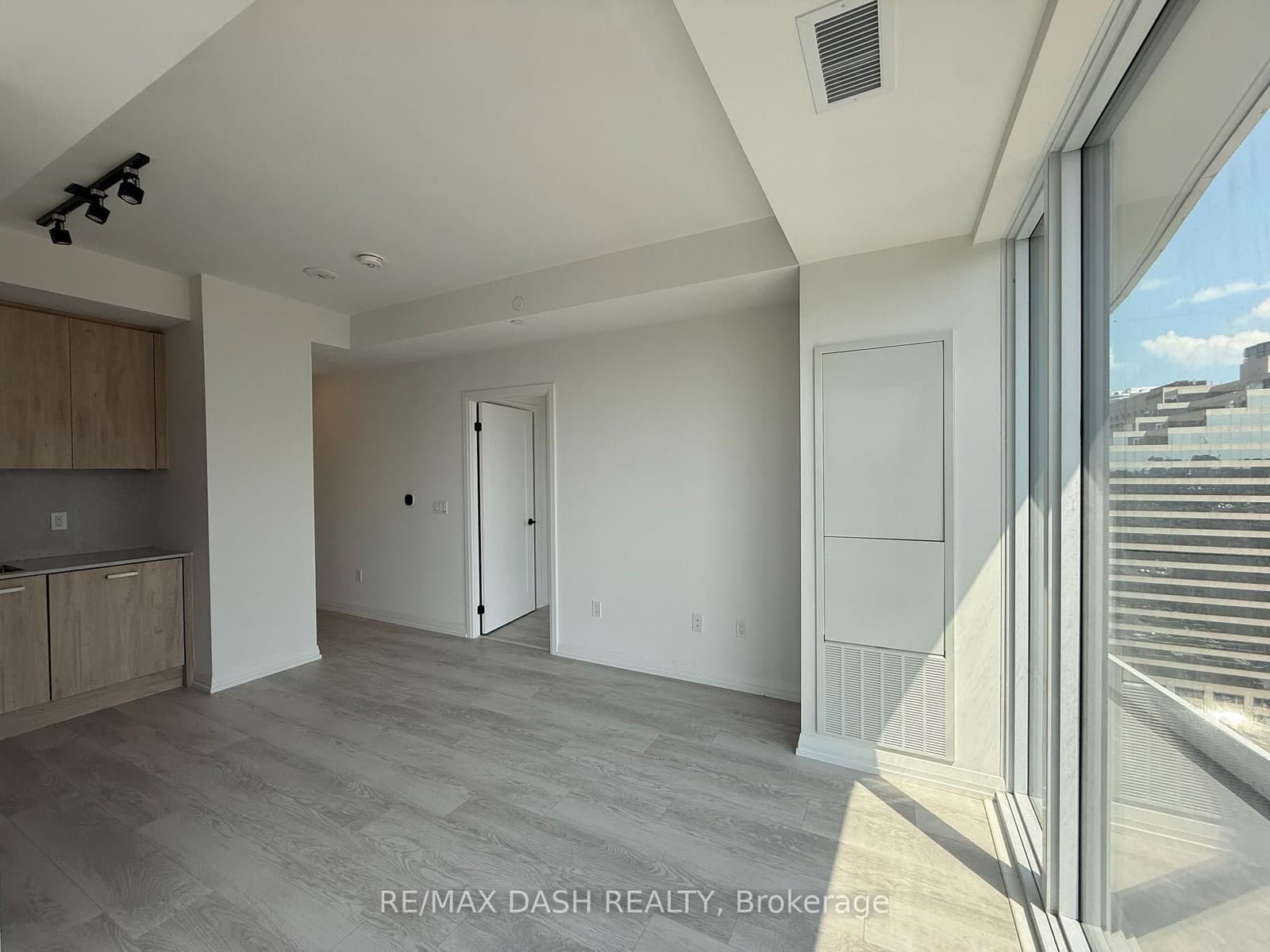 280 Dundas Street W, Unit 1810 thumbnail 35