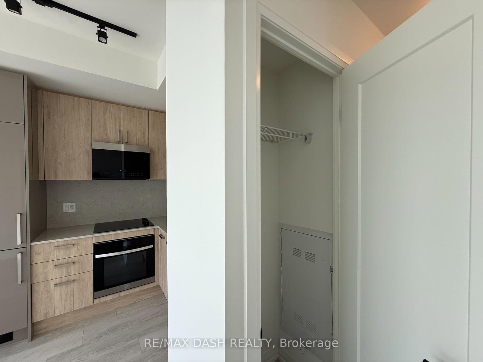 280 Dundas Street W, Unit 1810 thumbnail 7