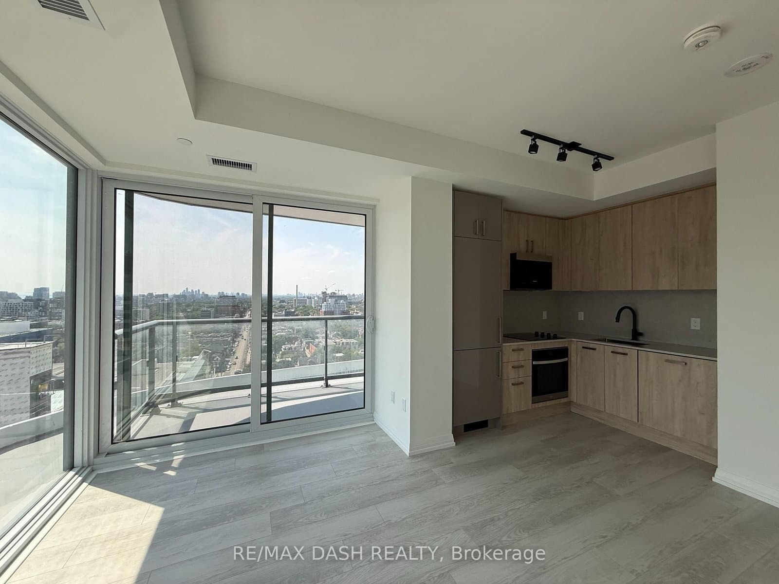 280 Dundas Street W, Unit 1810 thumbnail 9