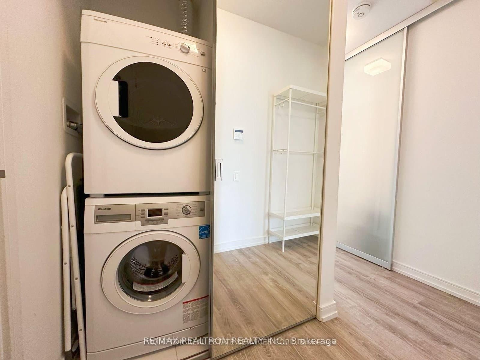 28 Wellesley Street E, Unit 1002 thumbnail 6