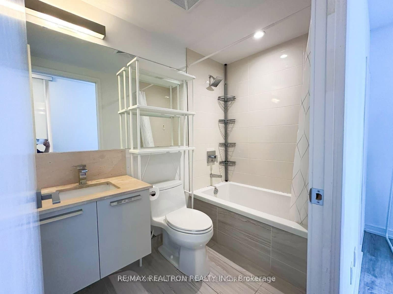 28 Wellesley Street E, Unit 1002 thumbnail 9