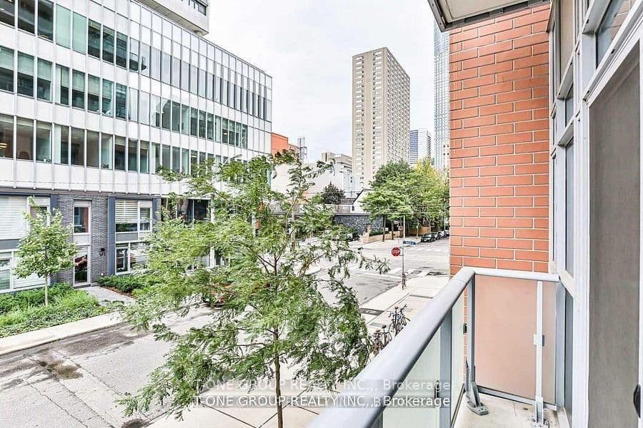 92 McGill Street thumbnail 2