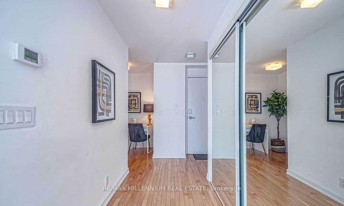 14 York Street, Unit 3612 thumbnail 5