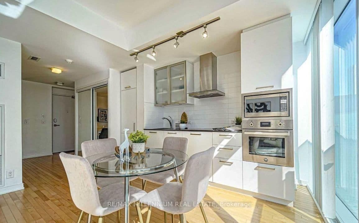 14 York Street, Unit 3612 thumbnail 6
