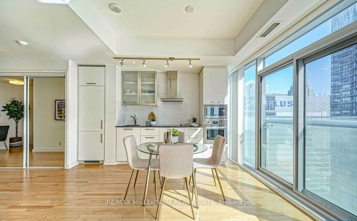 14 York Street, Unit 3612 thumbnail 7