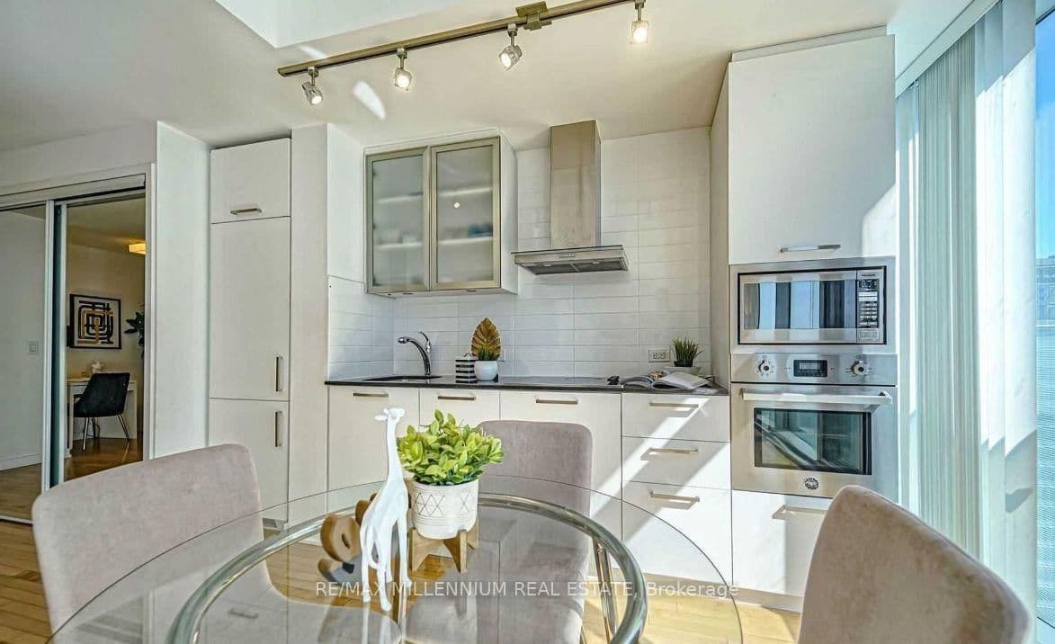 14 York Street, Unit 3612 thumbnail 8