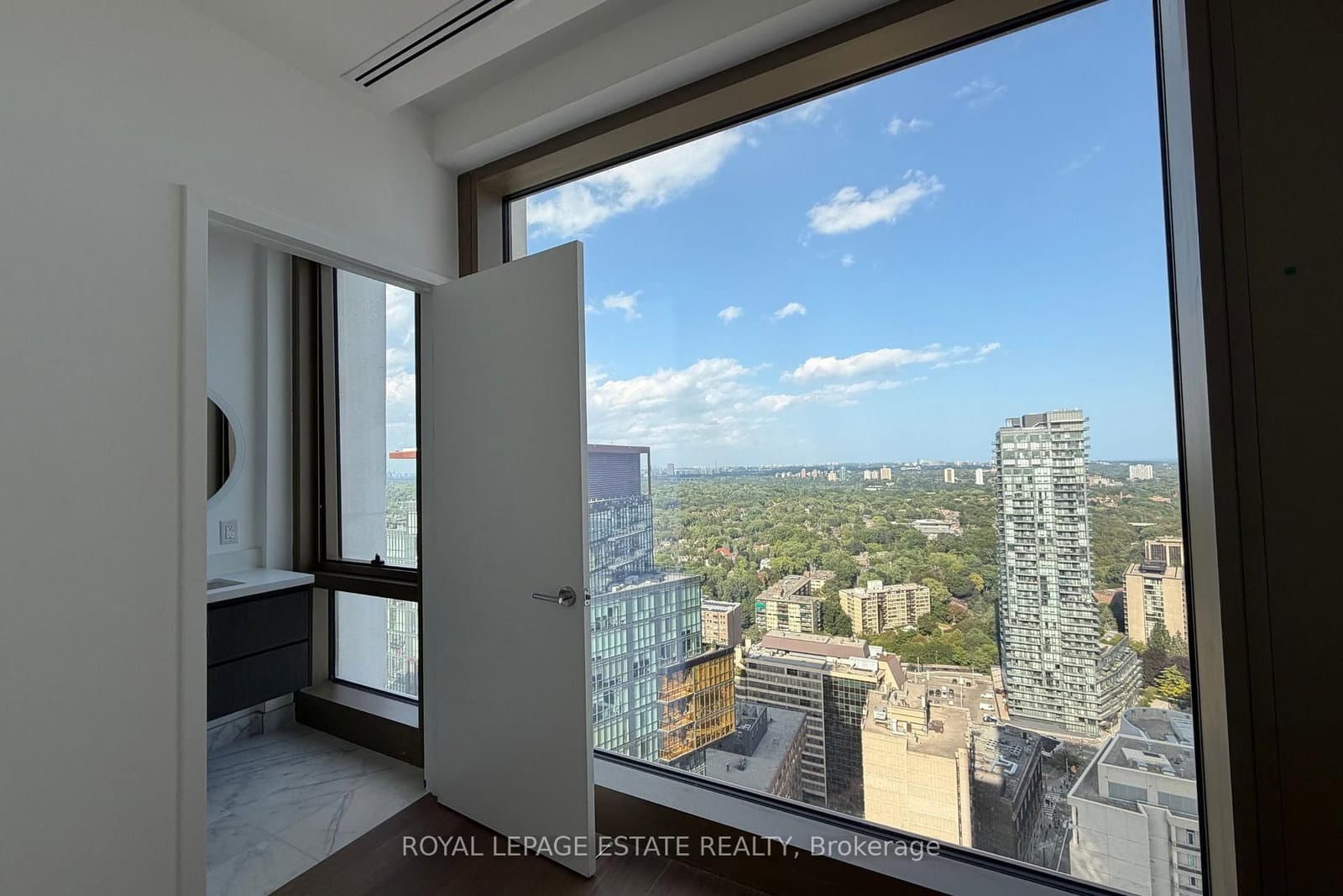 1315 Bay Street, Unit 3101 thumbnail 21