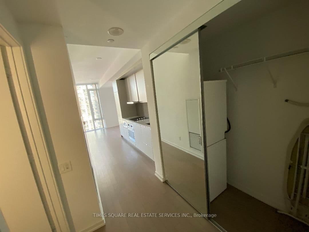 101 Peter Street, Unit 2905 thumbnail 10