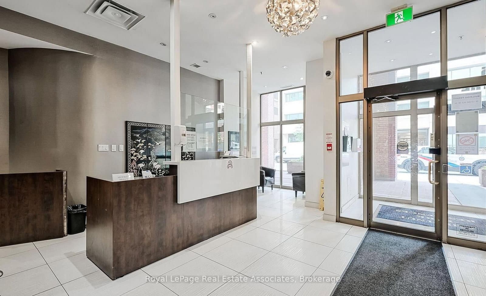 55 Centre Avenue, Unit 1805 thumbnail 3