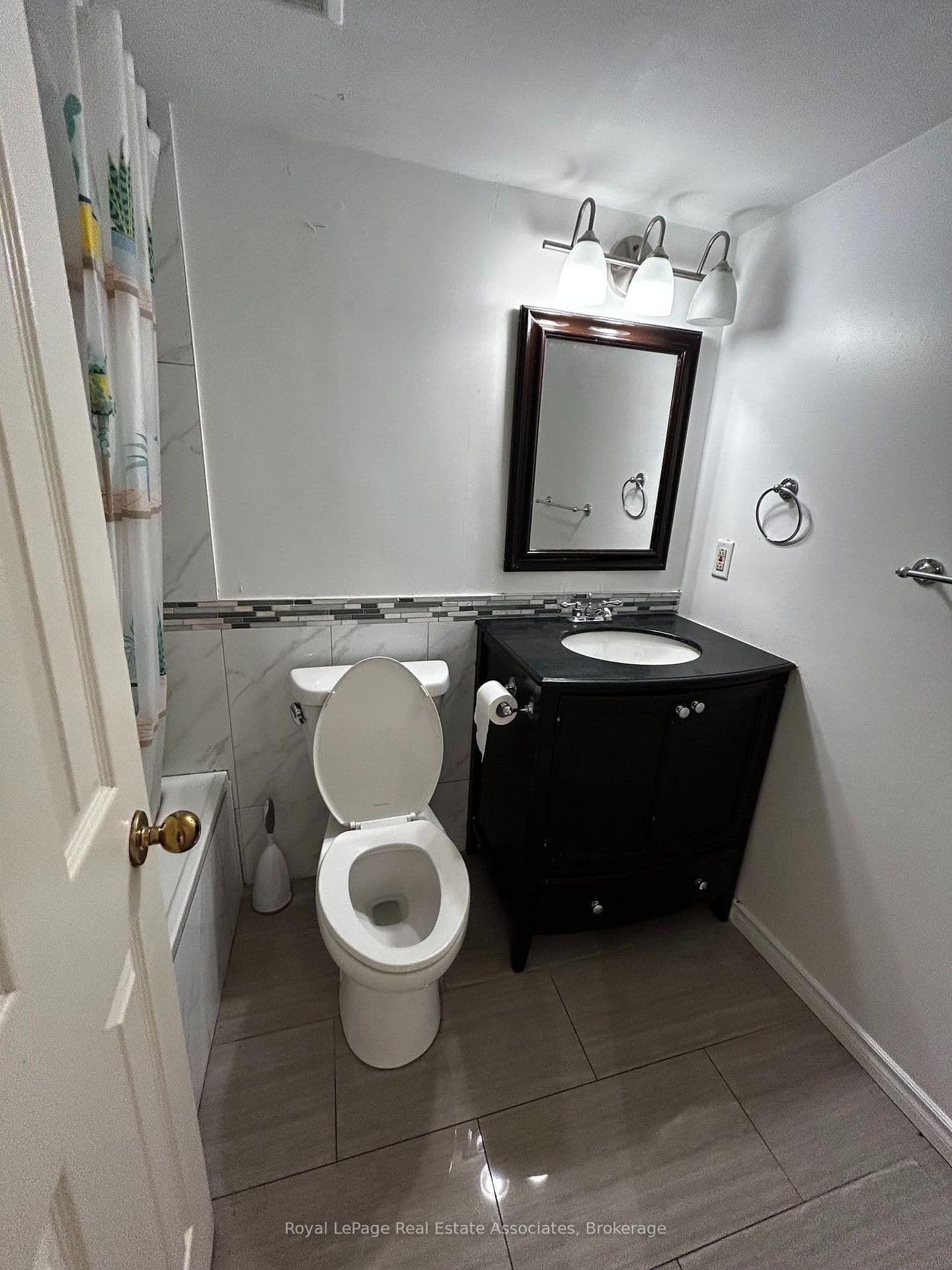 55 Centre Avenue, Unit 1805 thumbnail 9