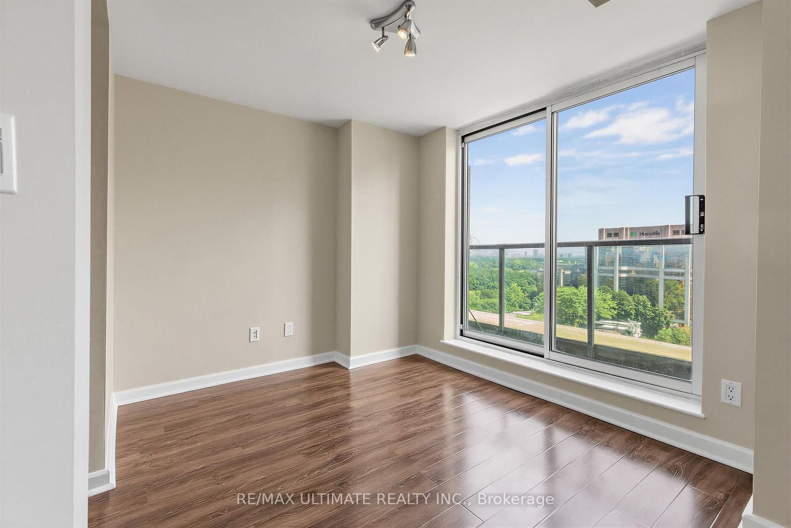 8 Park Road, Unit 1508 thumbnail 2