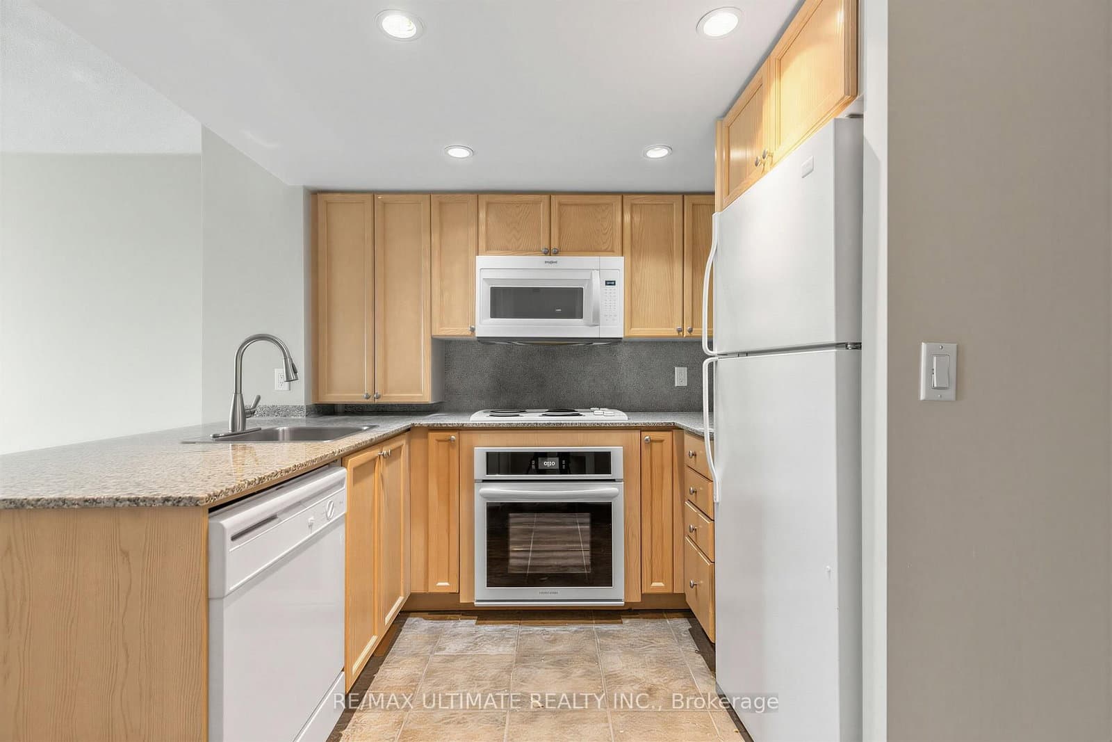 8 Park Road, Unit 1508 thumbnail 5