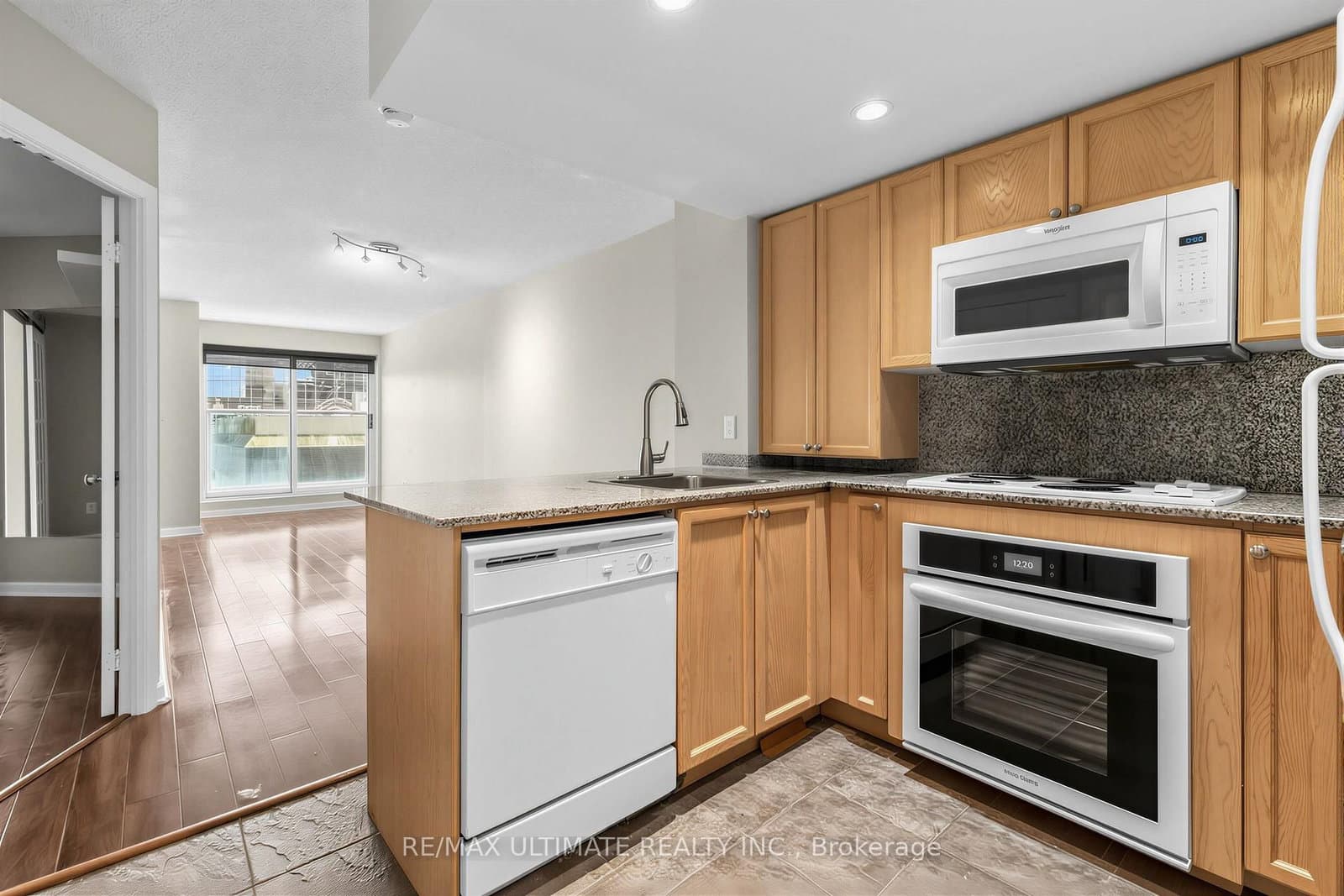 8 Park Road, Unit 1508 thumbnail 6