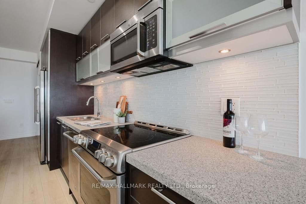 388 YONGE Street, Unit 6104 thumbnail 16