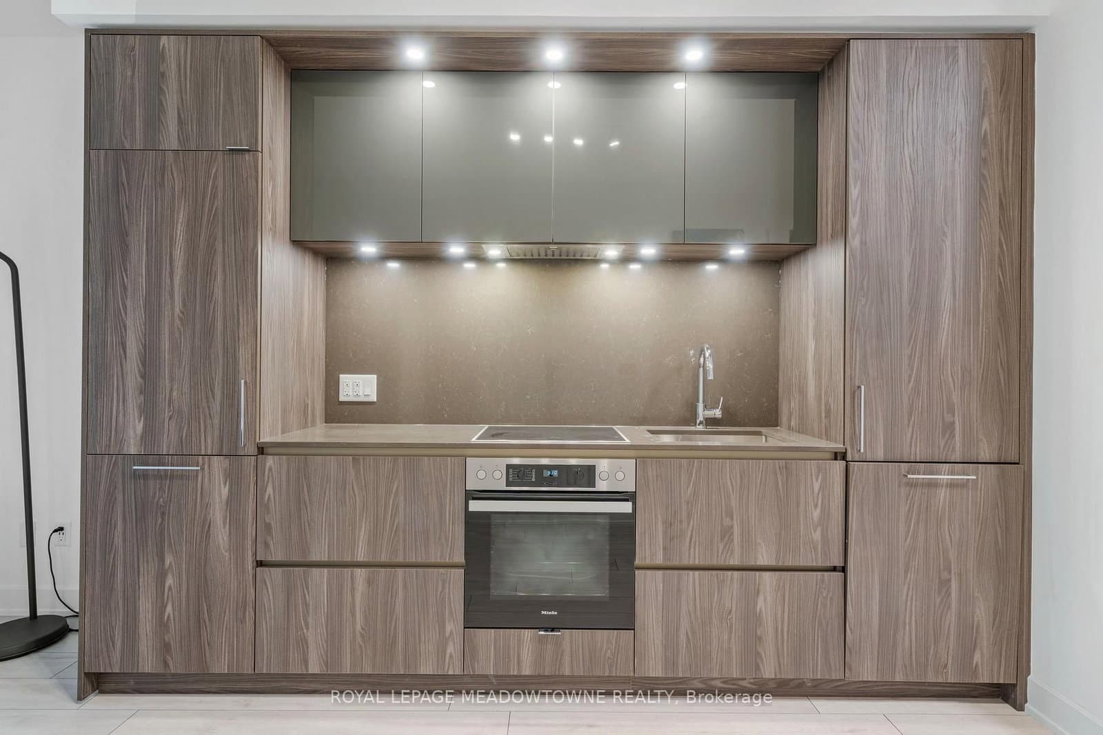 15 Mercer Street, Unit 813 thumbnail 9