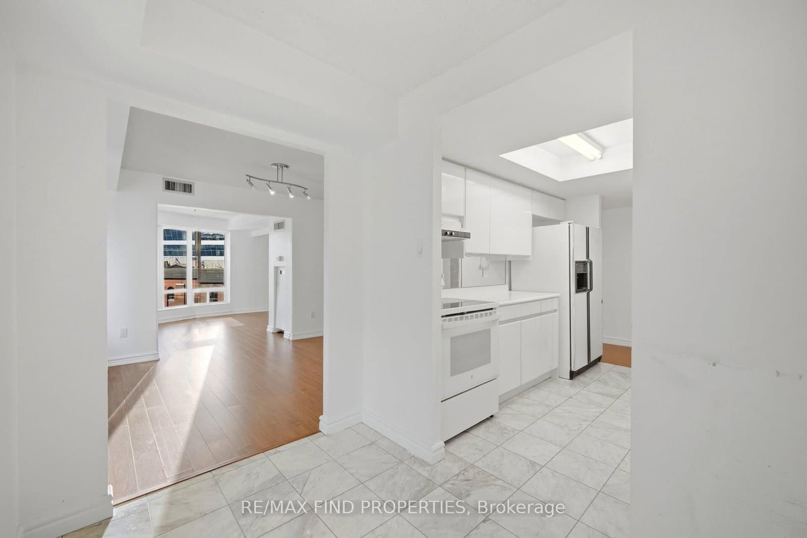 33 University Avenue, Unit 1203 thumbnail 14