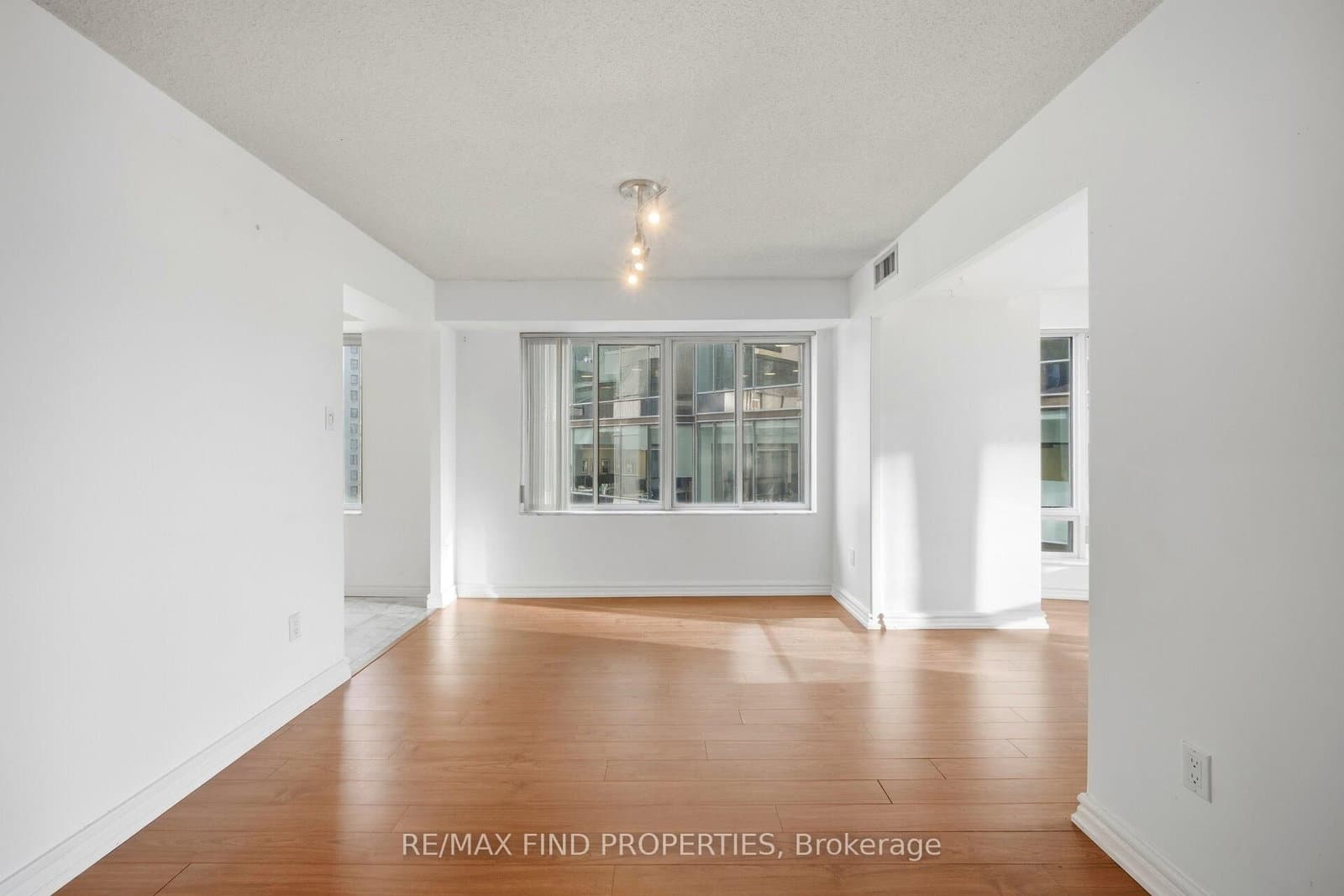 33 University Avenue, Unit 1203 thumbnail 16