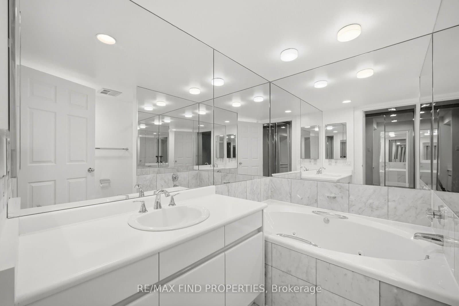 33 University Avenue, Unit 1203 thumbnail 28