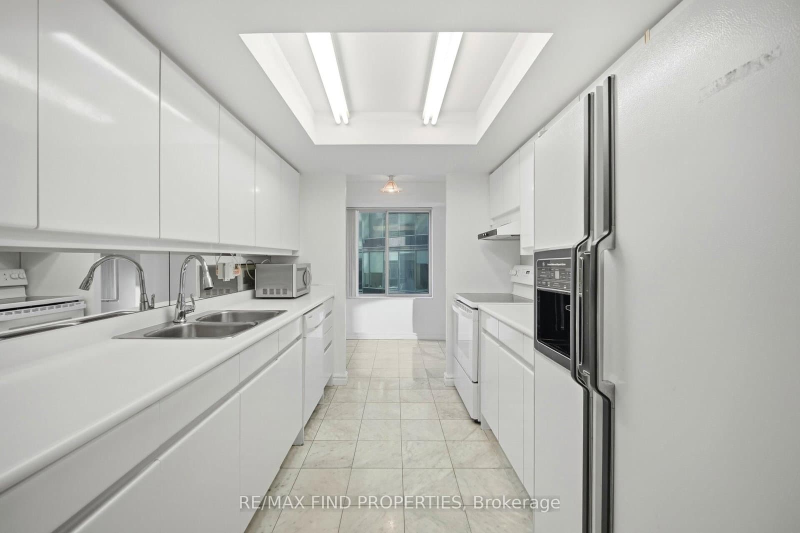 33 University Avenue, Unit 1203 thumbnail 8