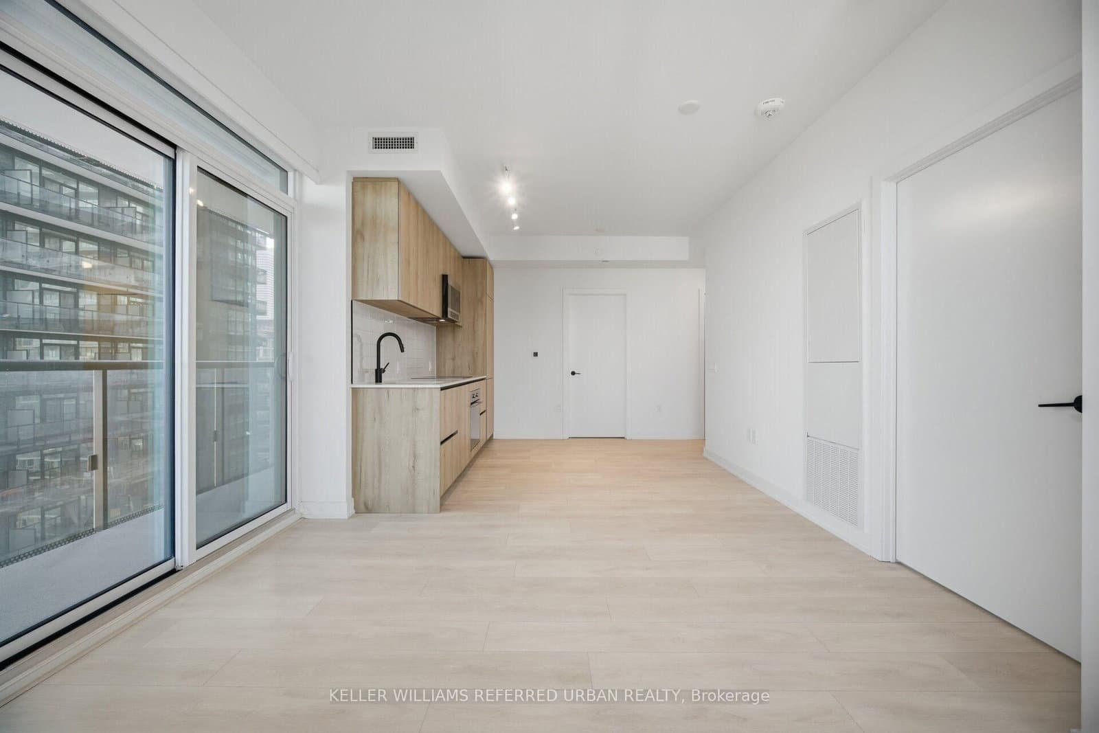 117 Broadway Avenue, Unit 1611 thumbnail 11