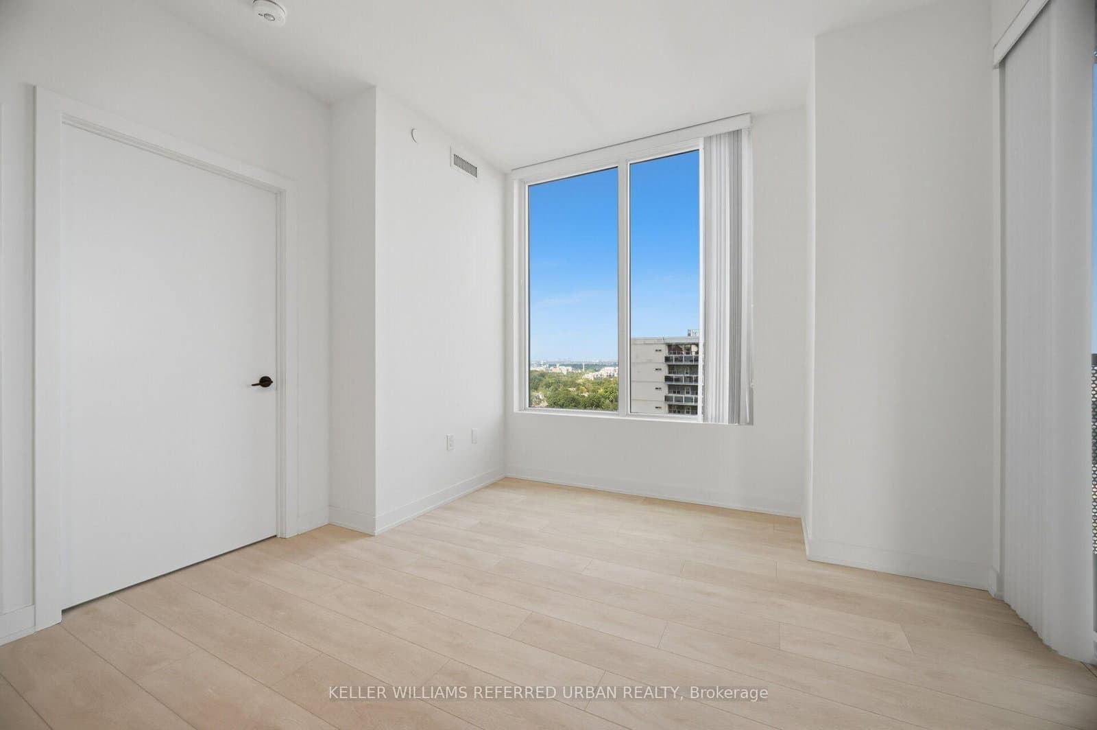 117 Broadway Avenue, Unit 1611 thumbnail 13