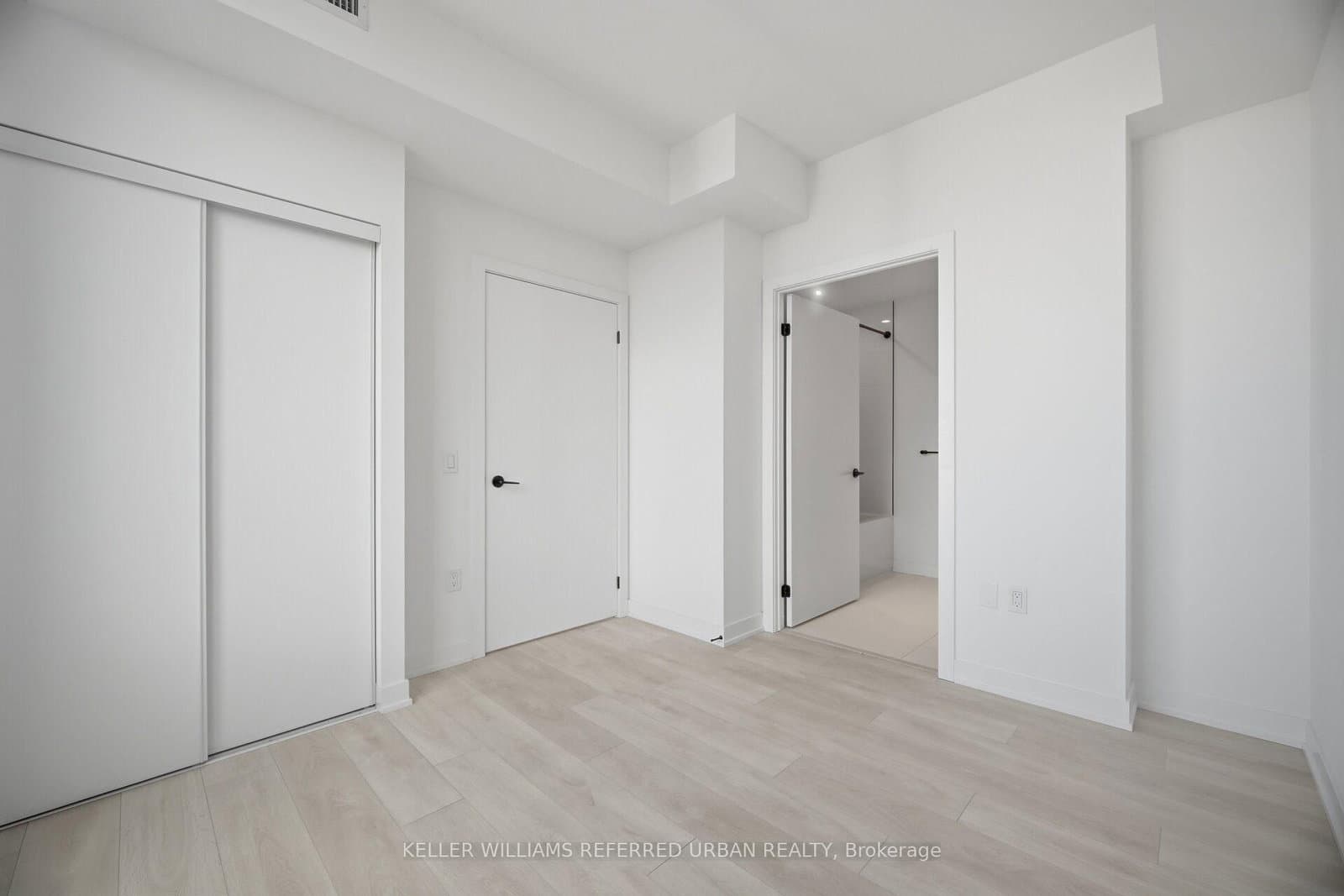 117 Broadway Avenue, Unit 1611 thumbnail 20